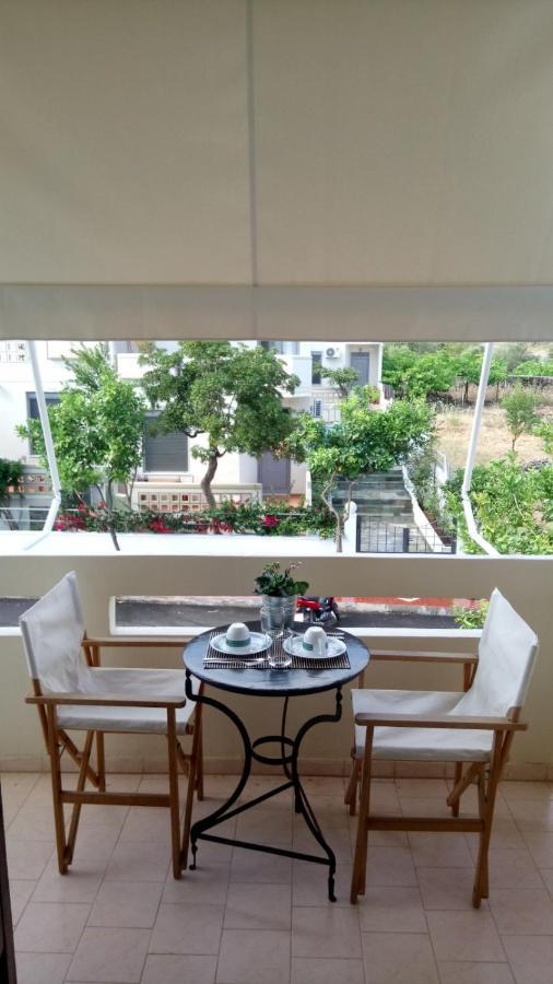 Phoeve Apt-Lovely 1-Br Rental Near The Beach Kalathász Kültér fotó