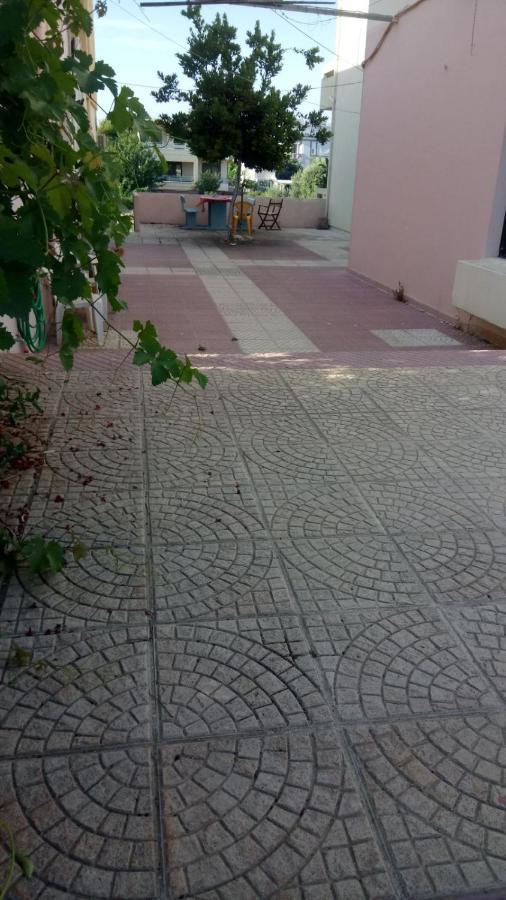 Phoeve Apt-Lovely 1-Br Rental Near The Beach Kalathász Kültér fotó