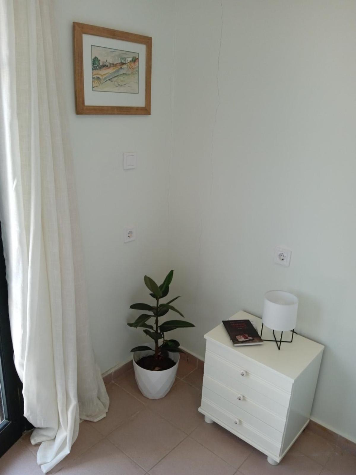 Phoeve Apt-Lovely 1-Br Rental Near The Beach Kalathász Kültér fotó