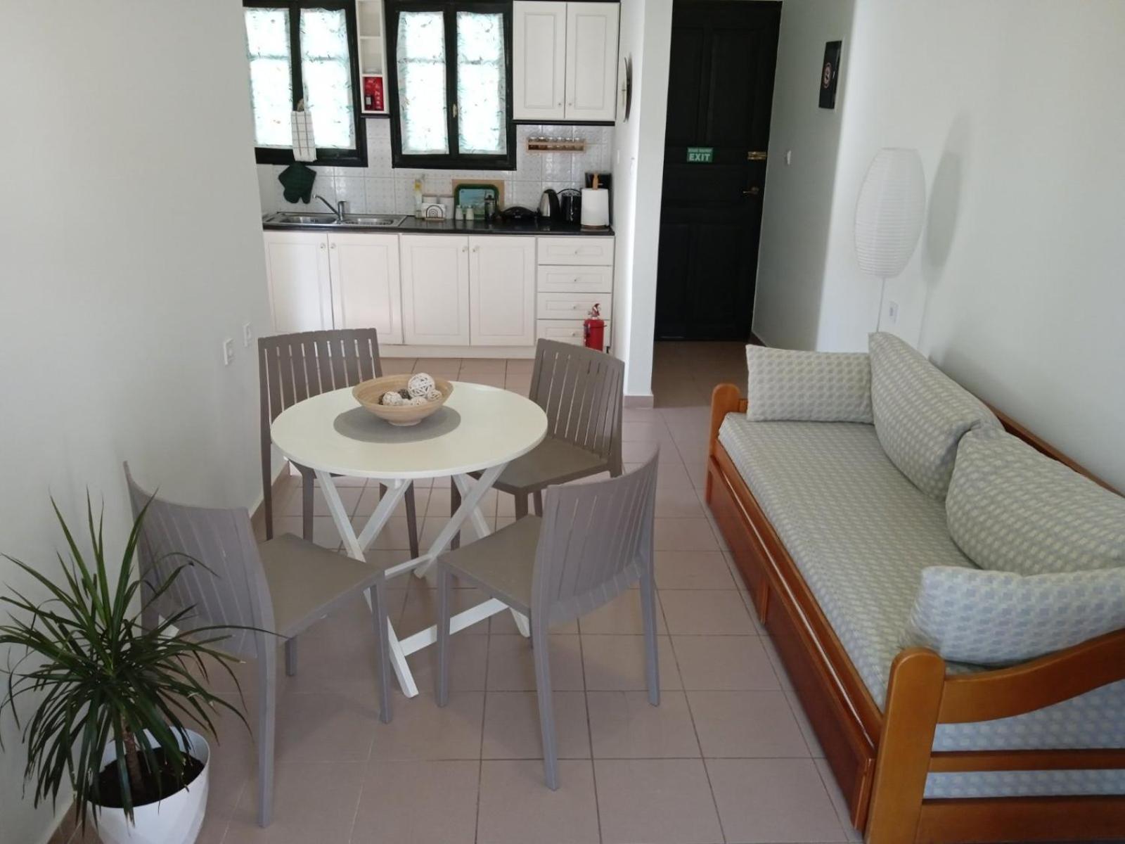 Phoeve Apt-Lovely 1-Br Rental Near The Beach Kalathász Kültér fotó